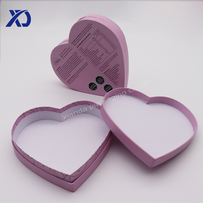 heart shaped Valentine’s day candy box